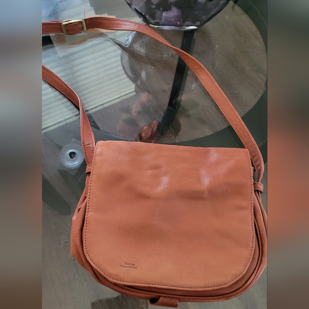 Chic Soft Brown Leather Crossbody Bag with Adjustable Strap and Secure Closure